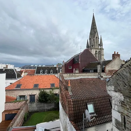 Le Reve Cosy, Equipe Apartment